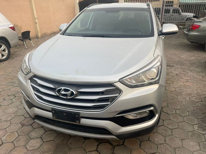 Hyundai Santa Fe • 2016 • 50,000 km 1