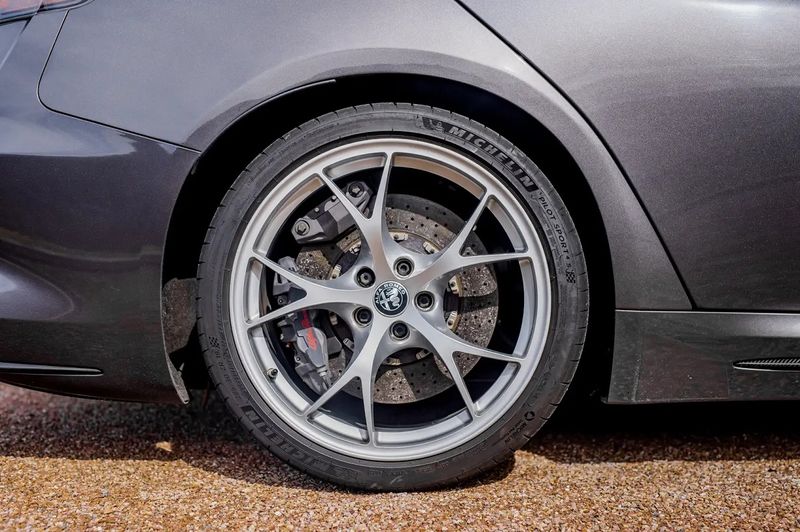 Alfa Romeo Giulia • 2020 • 36,500 km 11