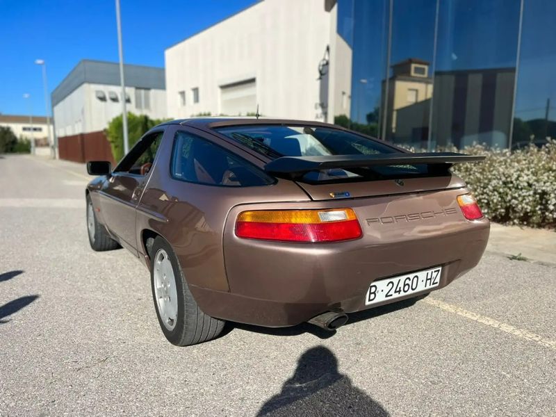 Porsche 928 • 1987 • 99,990 km 3