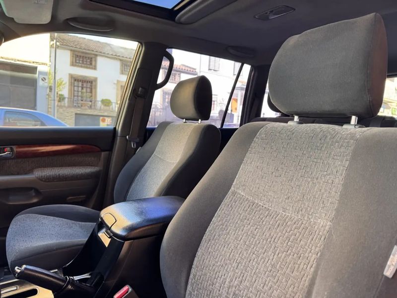 Toyota Land Cruiser • 2006 • 174,000 km 5