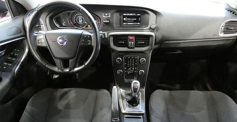 Volvo V40 • 2014 • 128,587 km 6