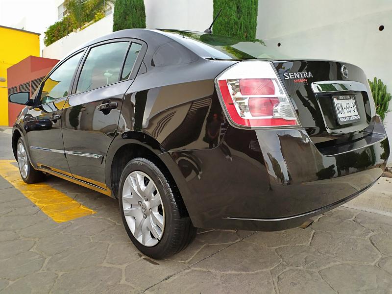 Nissan Sentra • 2012 • 92,000 km 8