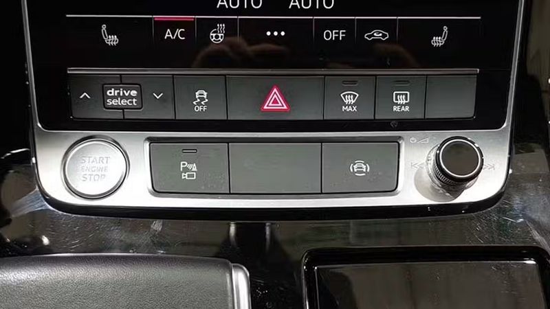 Audi Q7 • 2020 • 53,864 km 11