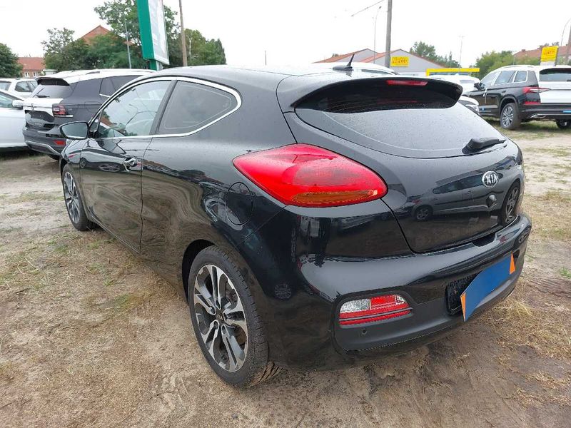 Kia Pro Cee`d • 2013 • 110,000 km 4
