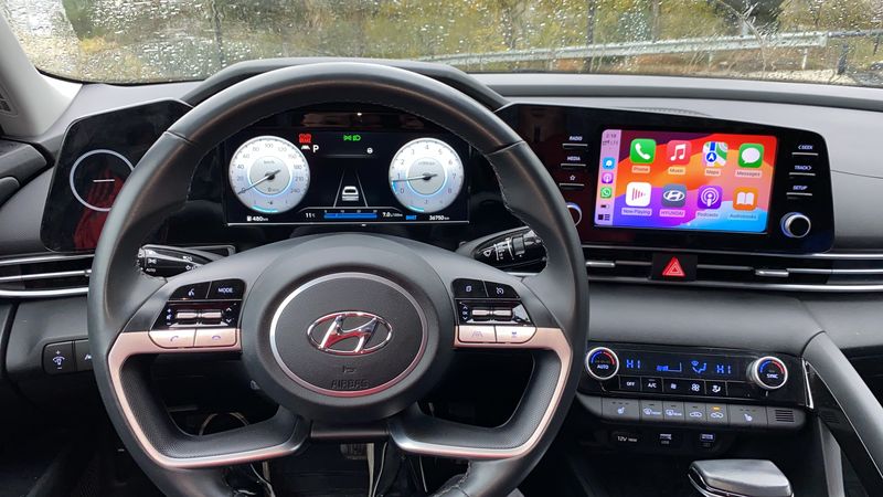 Hyundai Elantra • 2021 • 35,000 km 7