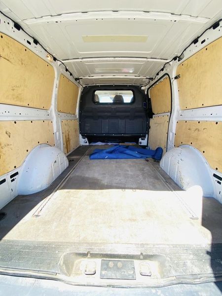 Mercedes-Benz 310 Van • 2015 • 213,000 km 4