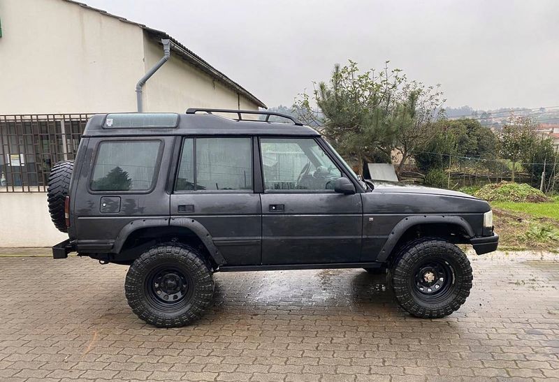 Land Rover Discovery • 1995 • 180,000 km 2