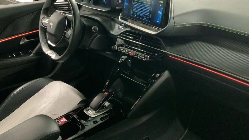 Peugeot 2008 • 2020 • 67,943 km 8