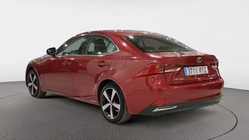Lexus IS • 2019 • 45,000 km 3