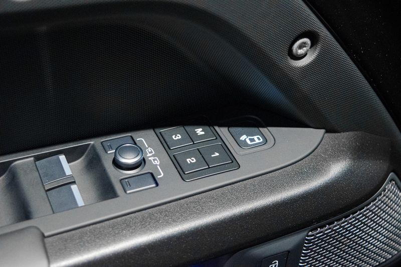 Land Rover Defender • 2024 • 900 km 12