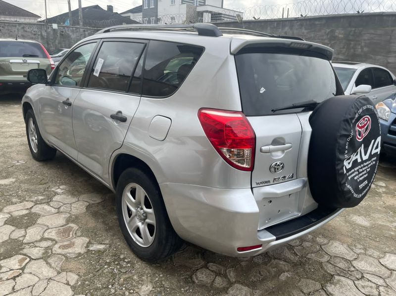 Toyota RAV4 • 2008 • 32 km 2