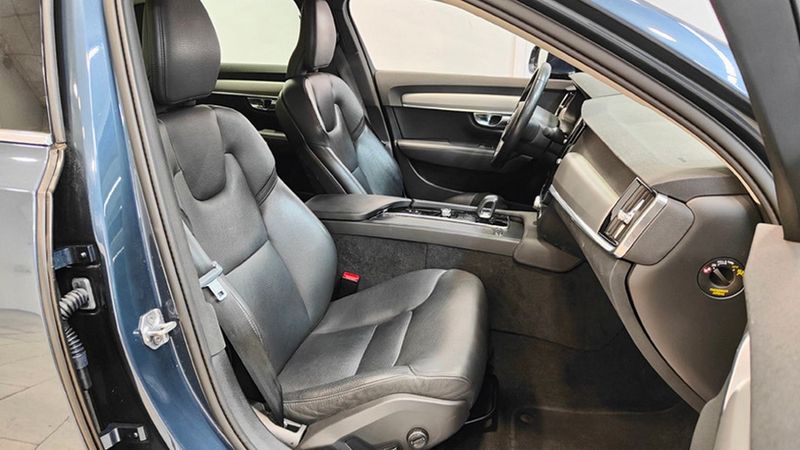 Volvo S90 • 2022 • 60,507 km 4