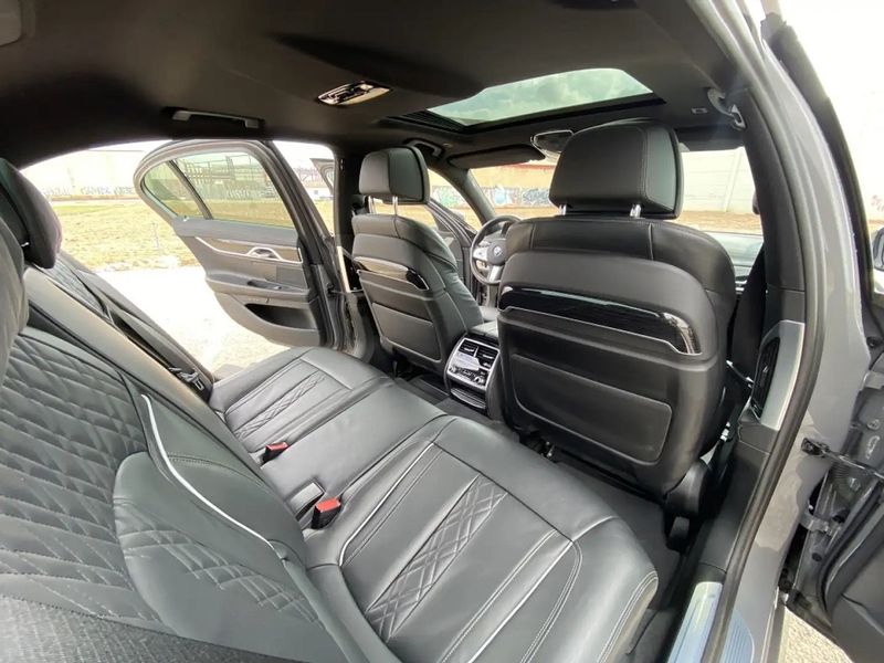 BMW 7 Series • 2022 • 39,000 km 4