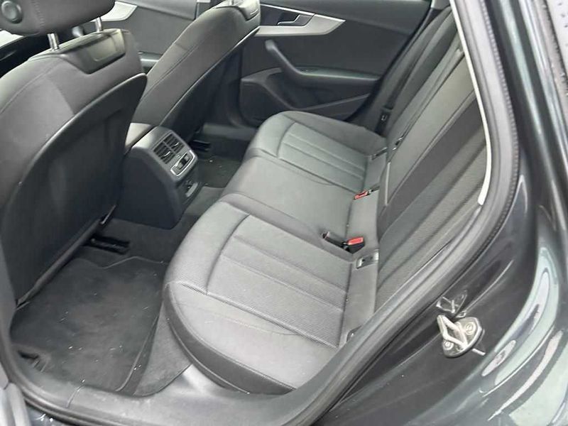 Audi A4 • 2021 • 52,000 km 4