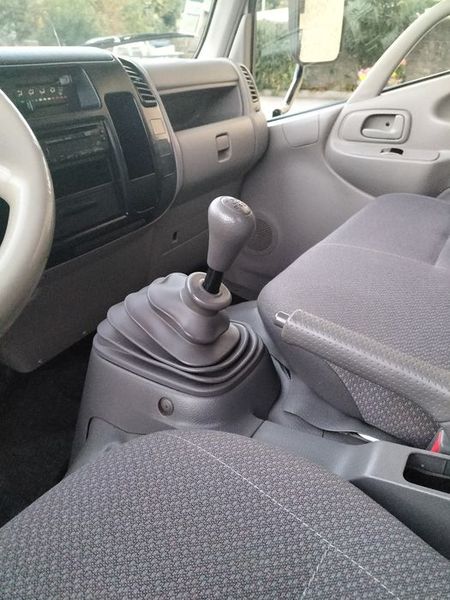 Toyota Dyna • 2010 • 83,000 km 4