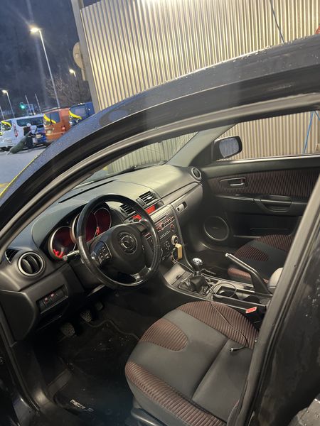 Mazda 3 • 2005 • 200,000 km 5