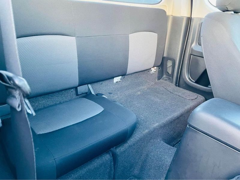 Toyota Hilux • 2016 • 204,000 km 2