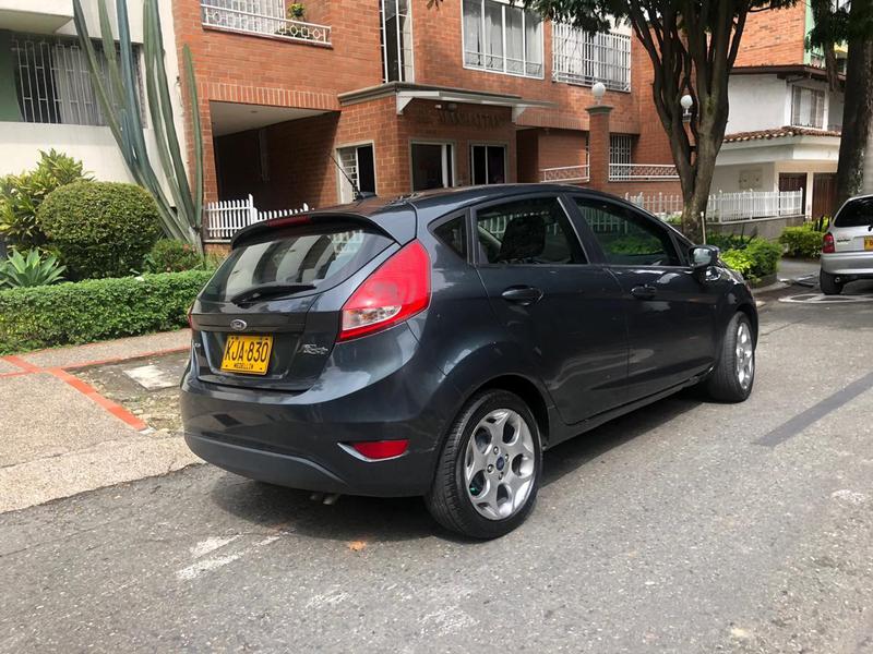 Ford Fiesta • 2011 • 75,000 km 5