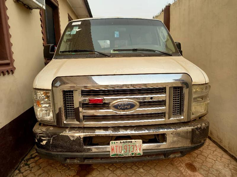 Ford Transit Van 350 • 2006 • 123,458 km 1