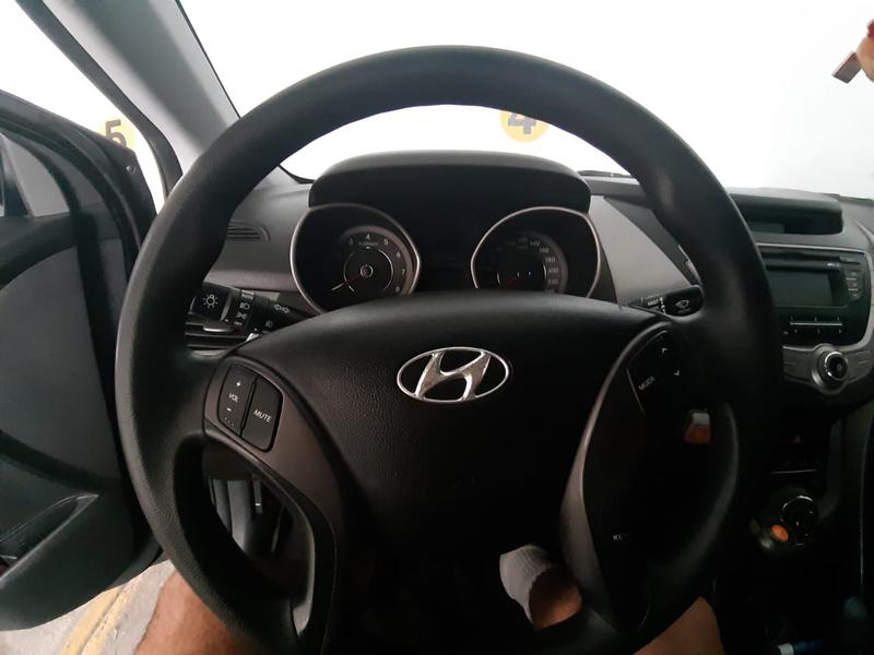 Hyundai Elantra • 2012 • 40,583 km 4