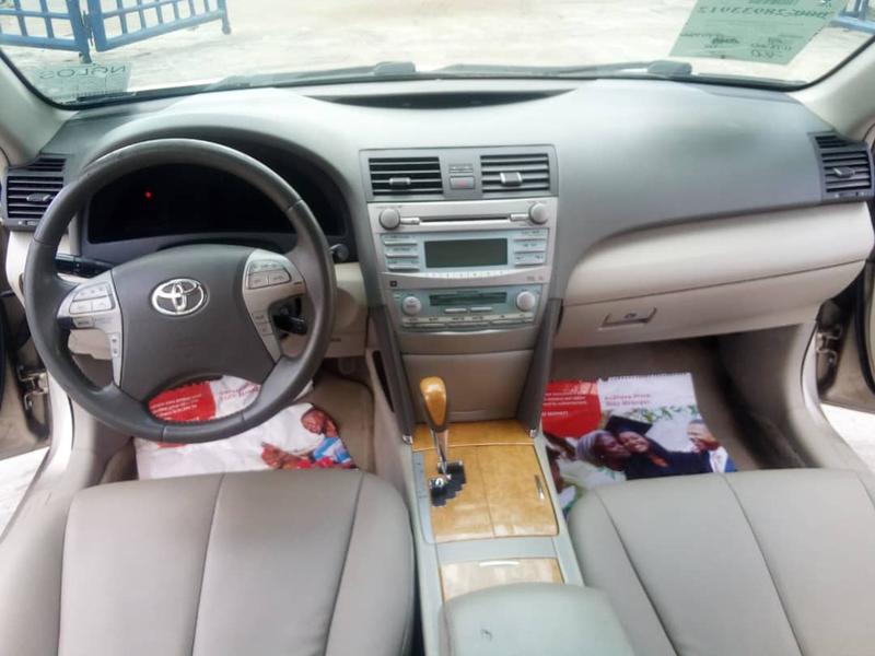 Toyota Camry • 2008 • 17,100 km 3