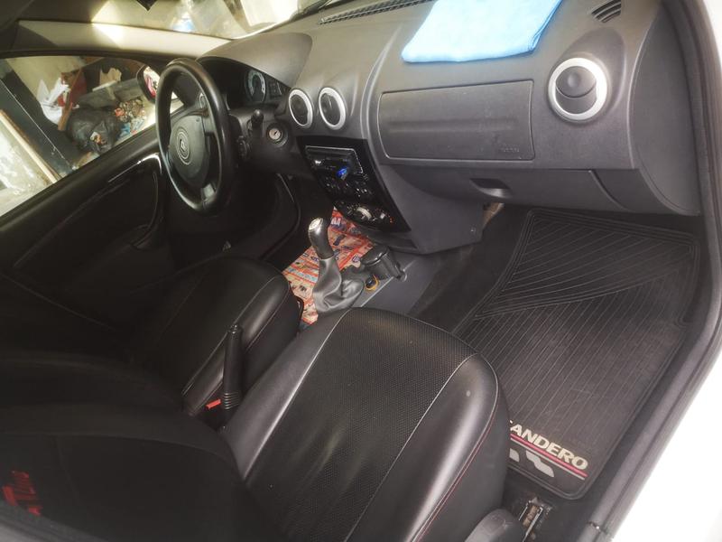 Renault Sandero • 2012 • 92,451 km 2