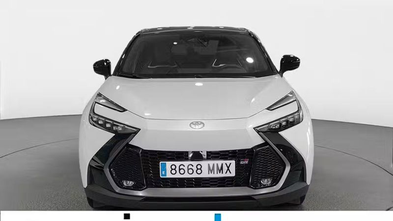 Toyota C-HR • 2024 • 10,834 km 8