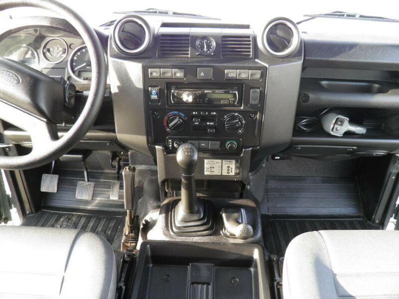 Land Rover Defender • 2010 • 93,000 km 10