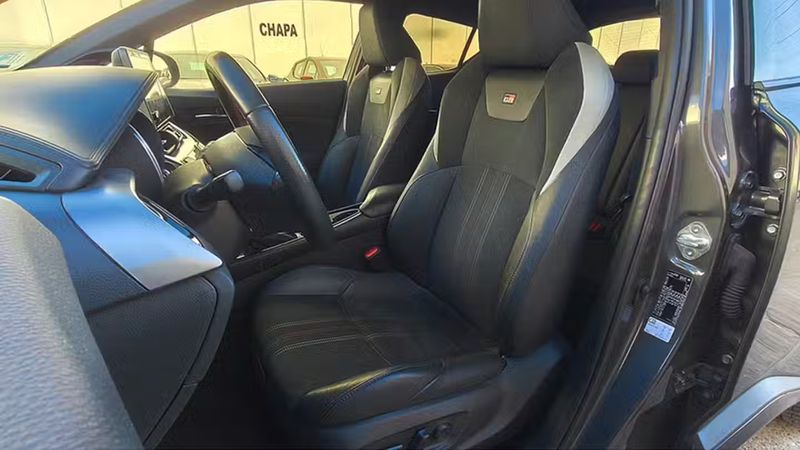 Toyota C-HR • 2022 • 51,255 km 10