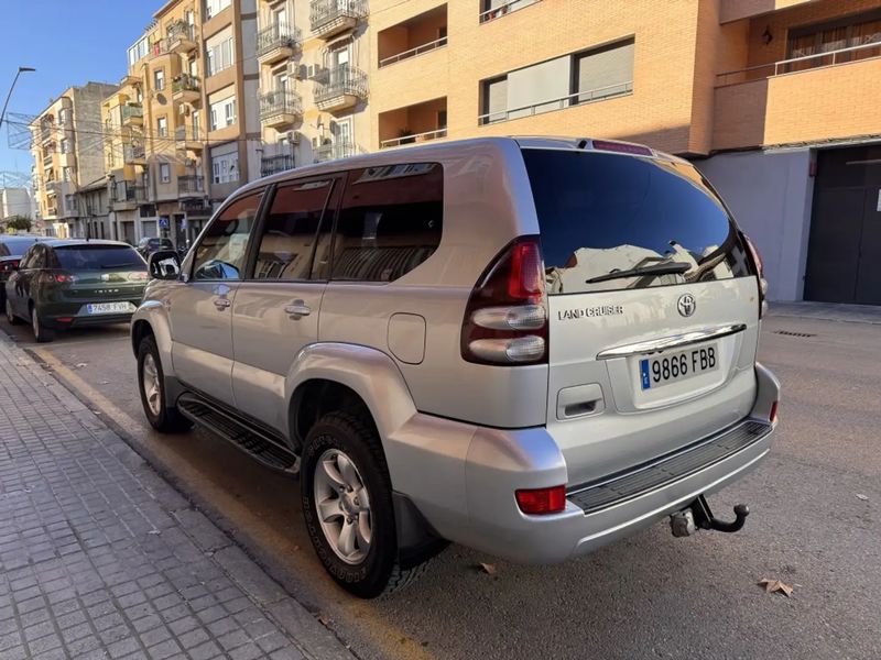 Toyota Land Cruiser • 2006 • 174,000 km 4