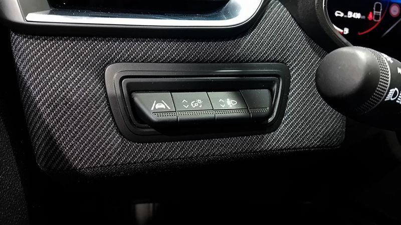 Renault Clio • 2023 • 10,831 km 28