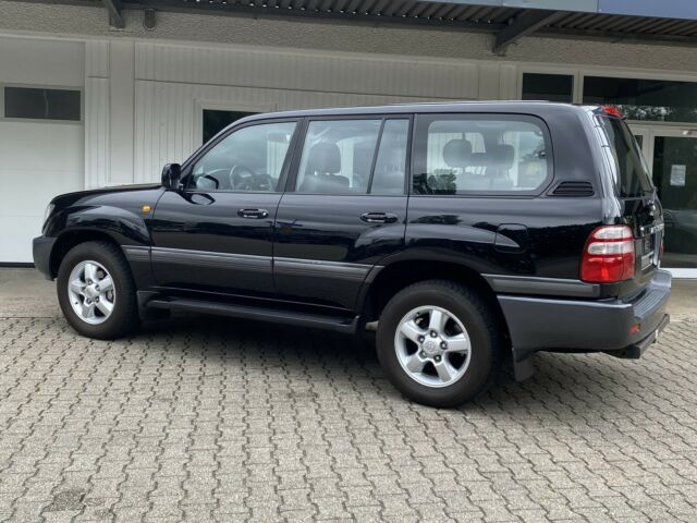 Toyota Land Cruiser • 2004 • 135,815 km 5