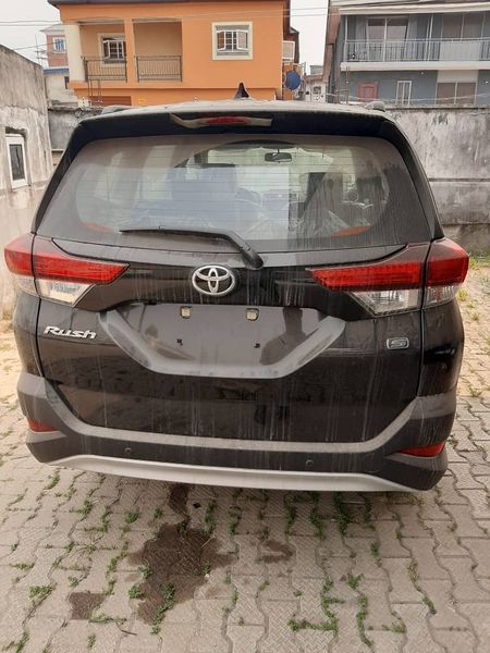 Toyota Prius v • 2019 • 21 km 3