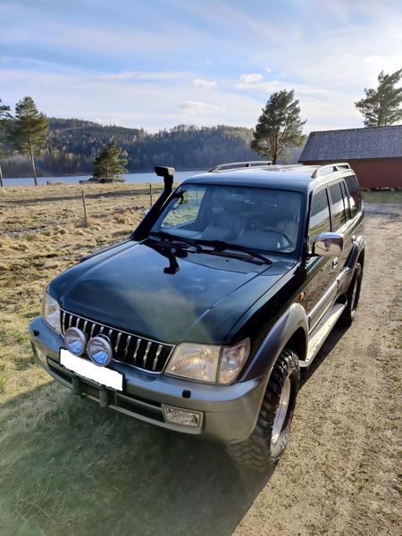 Toyota Land Cruiser • 1999 • 318,000 km 1
