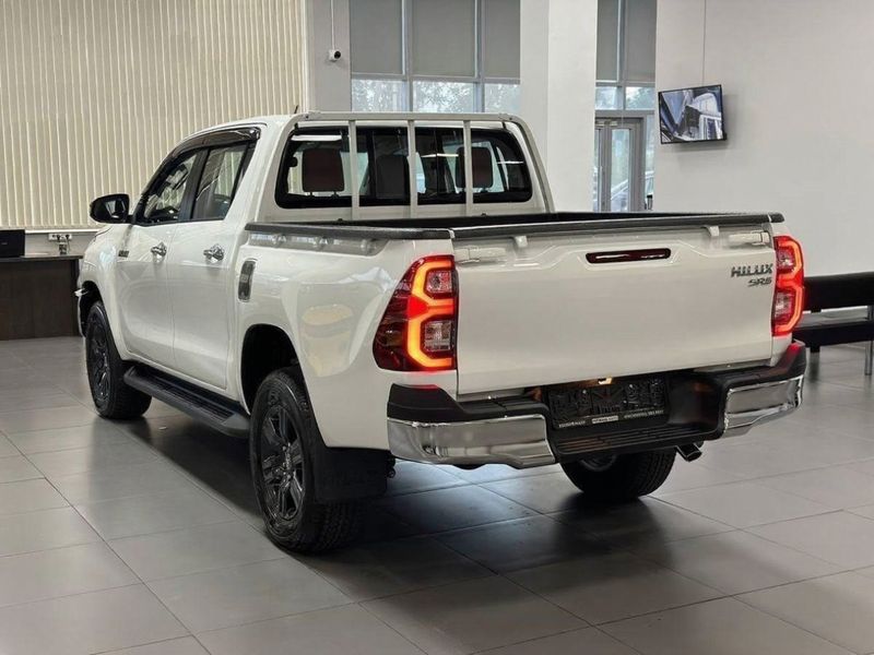 Toyota Hilux • 2025 • 12 km 3