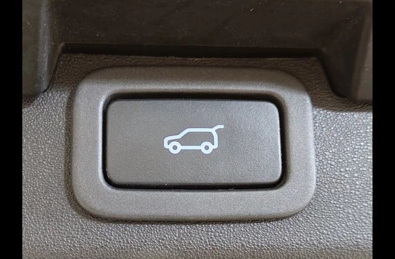 Land Rover Discovery • 2018 • 168,437 km 7