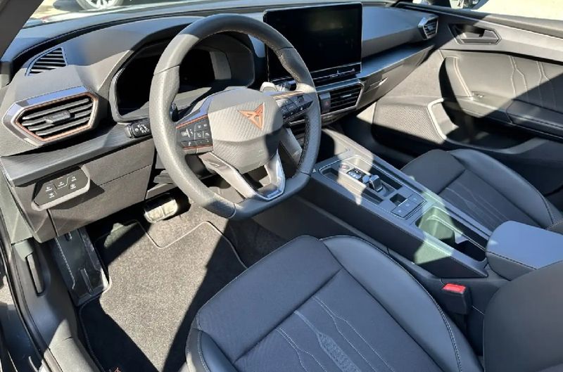 Seat Leon • 2023 • 11,000 km 2