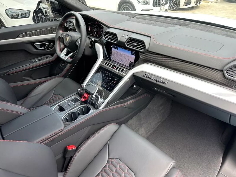 Lamborghini Urus • 2024 • 25,000 km 7