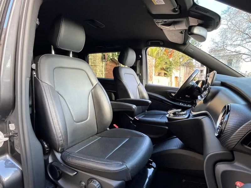 Mercedes-Benz 310 Van • 2019 • 74,500 km 4