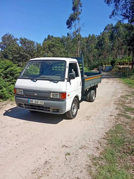 Mazda B2500 • 2009 • 140,000 km 1