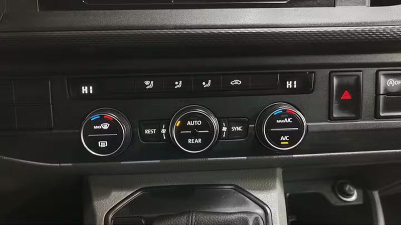 Volkswagen Caravelle • 2022 • 88,079 km 30