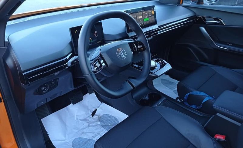 Mazda Millenia • 2023 • 45,000 km 3