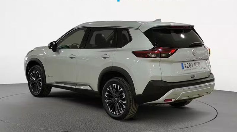 Nissan X-Trail • 2025 • 8,000 km 4