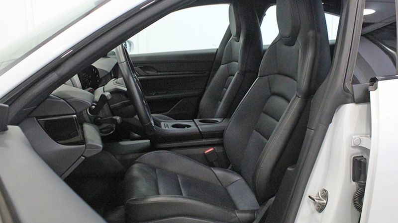 Porsche Taycan • 2021 • 15,200 km 12