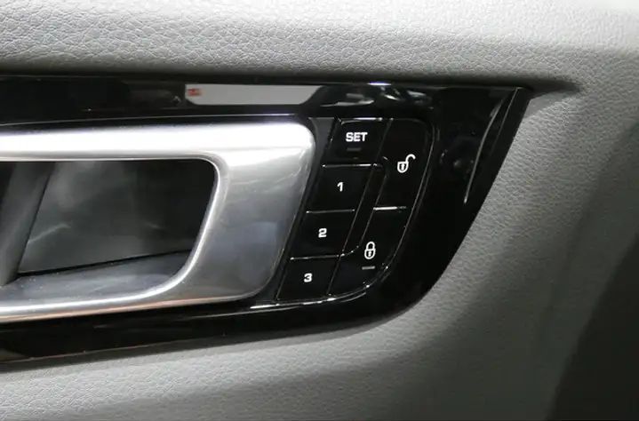 Porsche Cayenne • 2018 • 65,000 km 3