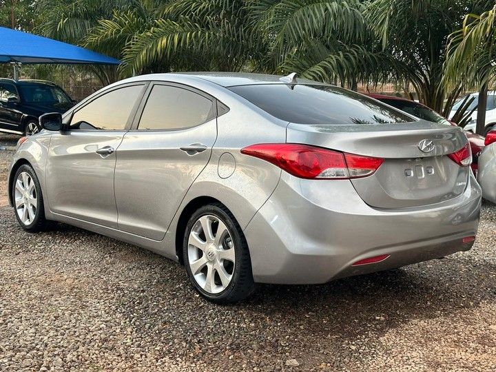 Hyundai Elantra • 2022 • 3,000 km 3