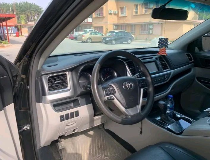 Toyota Land Cruiser • 2017 • 300 km 2