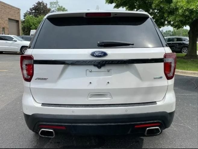 Ford Explorer • 2016 • 135,000 km 4