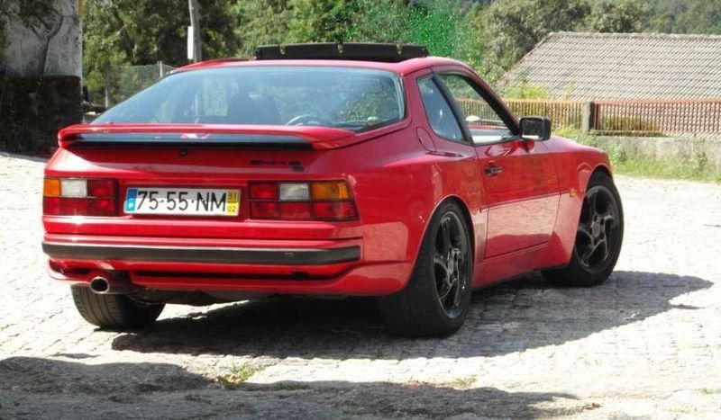 Porsche 944 • 1991 • 208,000 km 2