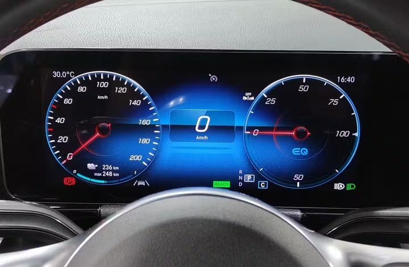 Mercedes-Benz E • 2022 • 51,833 km 11